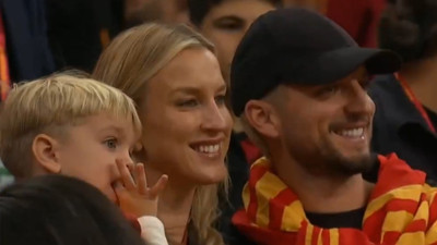 Mertens ve ailesi yeniden Rams Park'ta! Ciro üçlü çektirdi