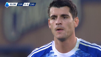 Morata çok sinirlenince hocasına işaret yaptı