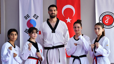 Hem kendisi hem sporcusu aynı turnuvada madalya mücadelesi verecek