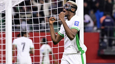 Victor Osimhen sakatlandı! Gözyaşlarına boğuldu