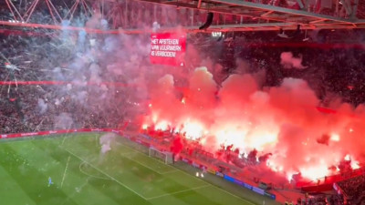 Ajax - Groningen maçı tatil edildi