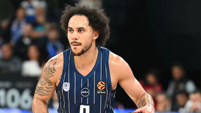 Anadolu Efes'te kaptan Shane Larkin, ameliyat edildi
