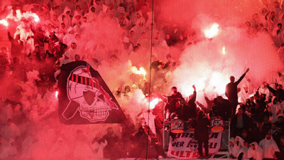 Nice taraftarları futbolculara saldırdı