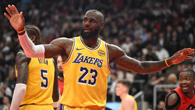 LeBron James'in 1297 maçlık tarihi serisi son buldu!