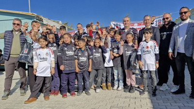 Beşiktaş gönüllülerinden Hatay'da depremzede öğrencilere forma
