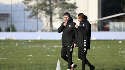 Sakaryaspor'da Hakan Kutlu ile ilk antrenmanına çıktı