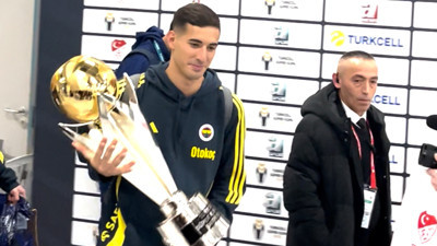 Mert Müldür, Süper Kupa'yı sırtladı