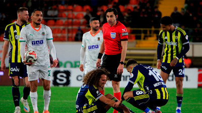 Alanyaspor-Fenerbahçe tartışmalı iki pozisyon: "Bir kırmızı kart bir penaltıyı atladı"
