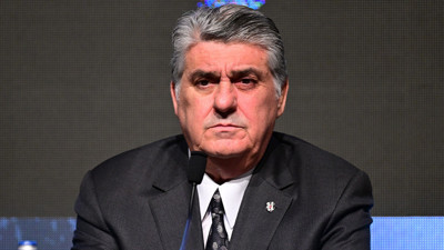 Beşiktaş taraftarından Serdal Adalı'ya tepki! "Yönetim istifa"