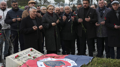 İlhan Cavcav kabri başında anıldı