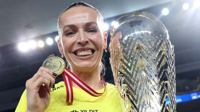 Eda Erdem, Fenerbahçe ile 2 yıllık sözleşme imzaladı: "Bu forma zamanla ailem oldu"