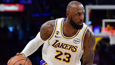 LeBron James, NBA'de 43 bin sayıya ulaşan ilk oyuncu oldu!