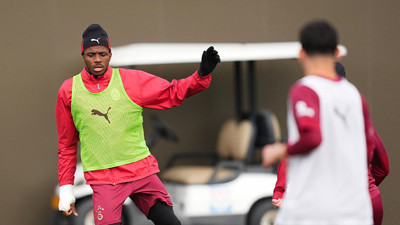 Yener İnce'den Okan Buruk'a: Osimhen Gençlerbirliği maçında oynarsa Fenerbahçe derbisinde forma giyemeyebilir