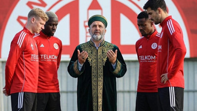 Antalyaspor, Galatasaray deplasmanına okusun, üflesin diye hoca dahil etti