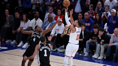San Antonio Spurs deplasmanda kazandı final serisine tutundu!