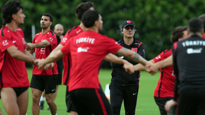 Vincenzo Montella'dan kritik karar! 4 formaya 8 aday
