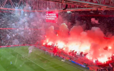 Ajax - Groningen maçı tatil edildi