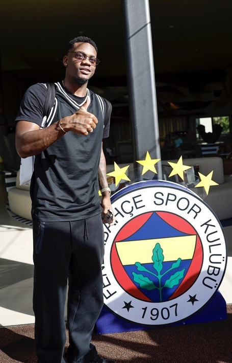 Jhon Duran: Manchester United'dan teklif aldım Fenerbahçe'ye söz verdim! - Resim: 6