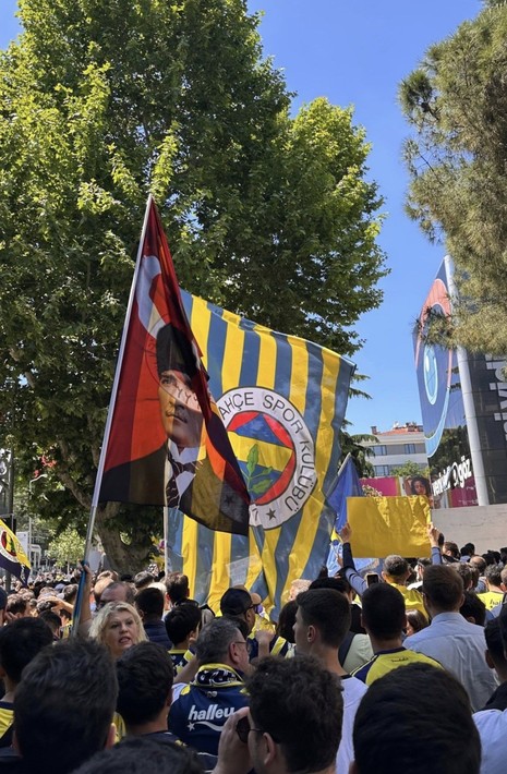 Mourinho Galatasaray'ın şampiyonluk kutlamalarına hayran kaldı! Dayanamadı 'yakın arkadaşlarına' gönderdi - Resim: 5