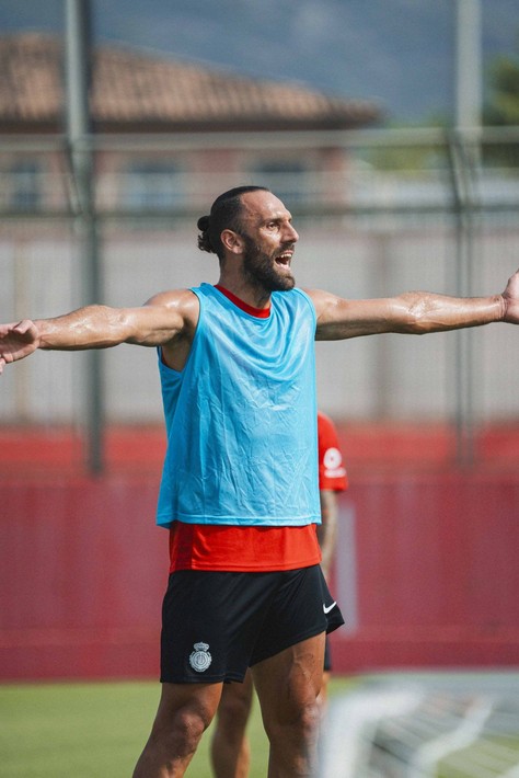 Serdal Adalı'yı Emre Belözoğlu ipten aldı! Süper Lig'in gol kralı Beşiktaş'a evet dedi - Resim: 8