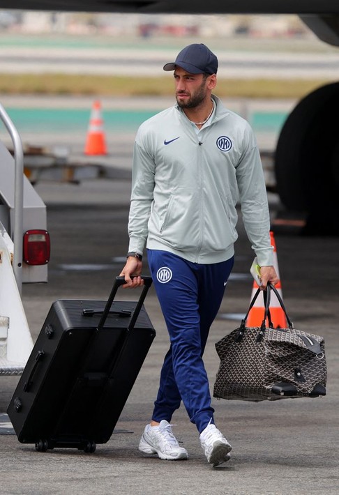 Osimhen transferi iptal! Hakan Çalhanoğlu, Jonathan David ve Petrovic Galatasaray'da! - Resim: 9