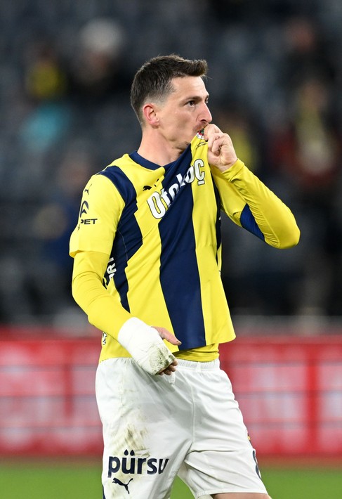 Devin Özek Ahmet Nur Çebi'nin bedavaya gönderdiği oyuncuya kapıyı gösterdi: Tam 12 futbolcunun hesabını kestik - Resim: 3