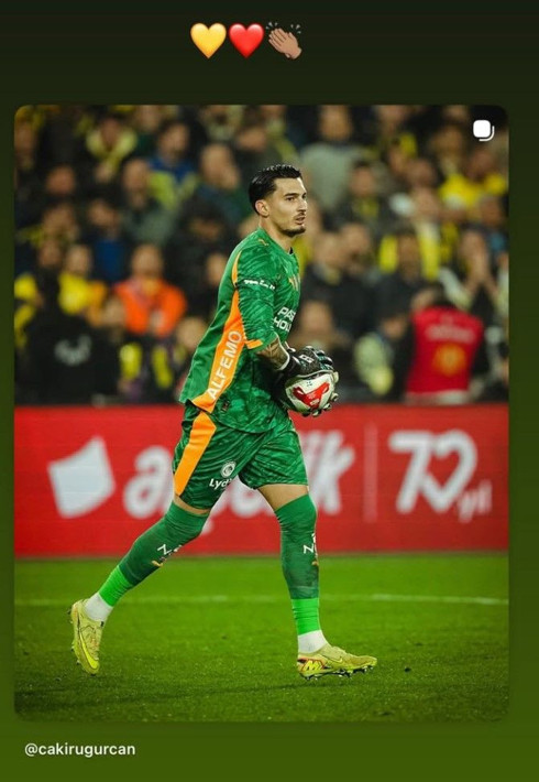 Derbi sonrası Victor Osimhen'den paylaşım! 4 ismi işaret etti - Resim: 6