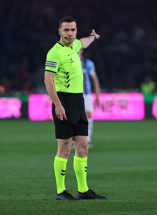 Barış Alper Yılmaz'ın Pina'ya yaptığı hareket kırmızı mıydı? Trio 16 pozisyonu tek tek yorumladı - Resim: 4