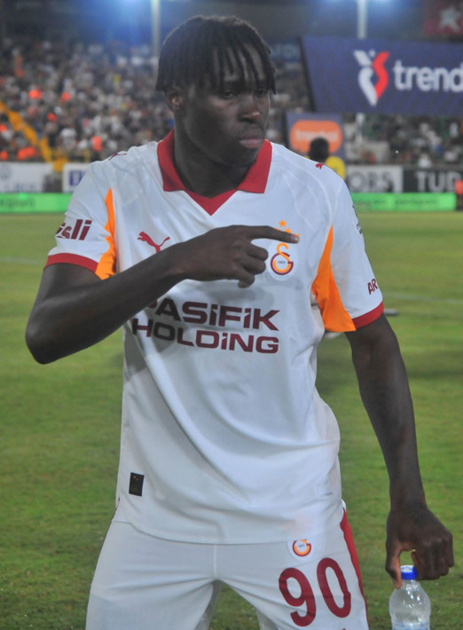 Wilfried Singo Sacha Boey'i ikiye katladı! Yıldız futbolcunun yeni adresi belli oldu - Resim: 6