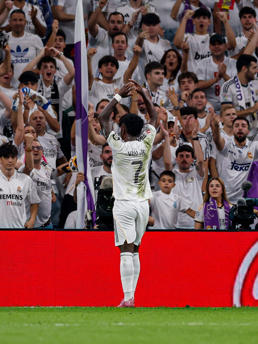 Dünyanın en çok kazanan futbolcuları! Ronaldo'dan rakiplerine büyük fark - Resim: 5