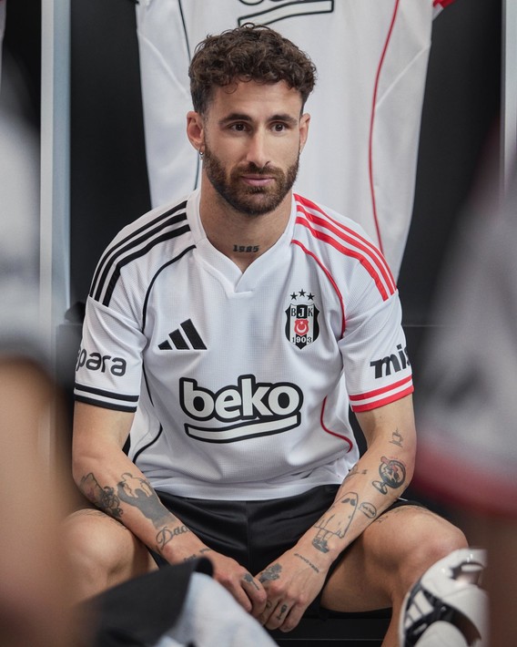 Beşiktaş'ın yeni sezon formalarının fiyatı belli oldu! 3 futbolcu giydi bile - Resim: 2