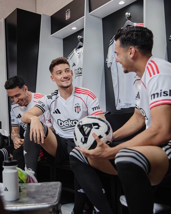 Beşiktaş'ın yeni sezon formalarının fiyatı belli oldu! 3 futbolcu giydi bile - Resim: 6