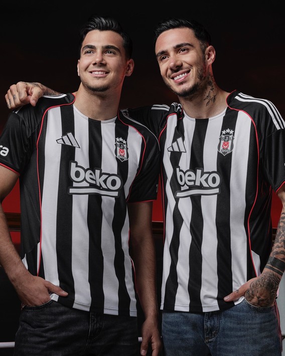 Beşiktaş'ın yeni sezon formalarının fiyatı belli oldu! 3 futbolcu giydi bile - Resim: 1