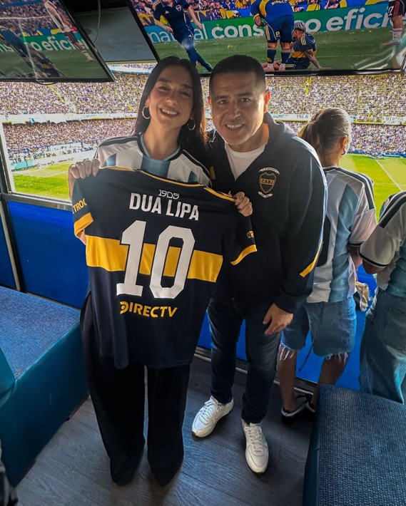 Dua Lipa tribünde coştu! Boca Juniors - River Plate maçını izledi - Resim: 4