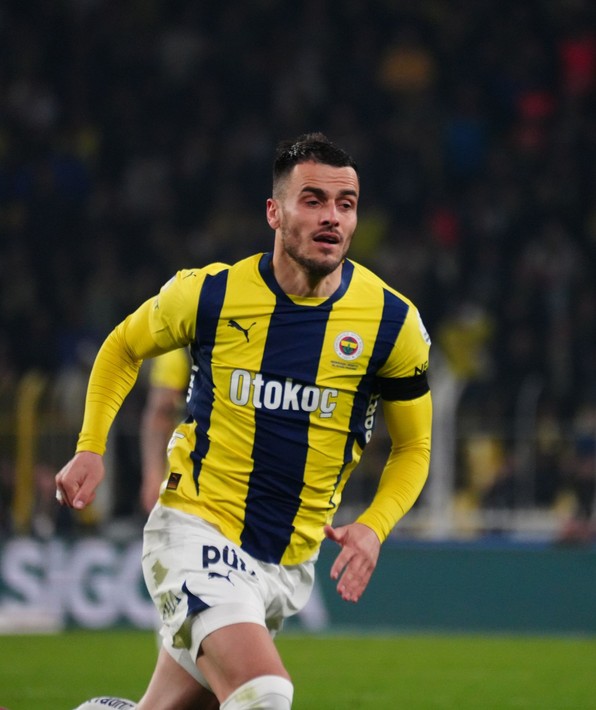 Ali Koç Belhanda'nın bir telefonuyla ilk transferini yaptı! 15 M.€ maaş 5 M.€ bonus - Resim: 3