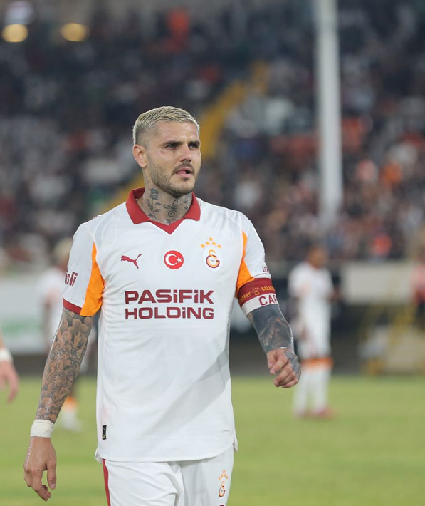 İcardi Fenerbahçeli yıldızın yanına gidiyor! Dursun Özbek'i tam 5 takım köşeye sıkıştırdı - Resim: 2
