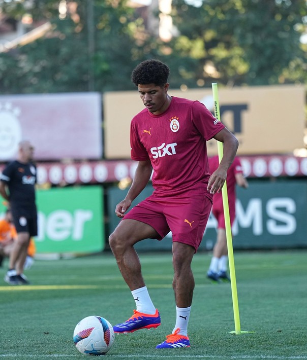 Galatasaray'ın yeni sol beki Leif Davis, Gabriel Sara'dan daha fazla asist yapmış - Resim: 7