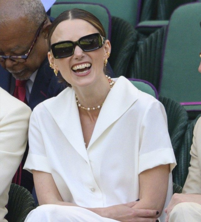 Wimbledon'a ünlü akını! Tribündeki hareketleriyle dikkat çekti - Resim: 4