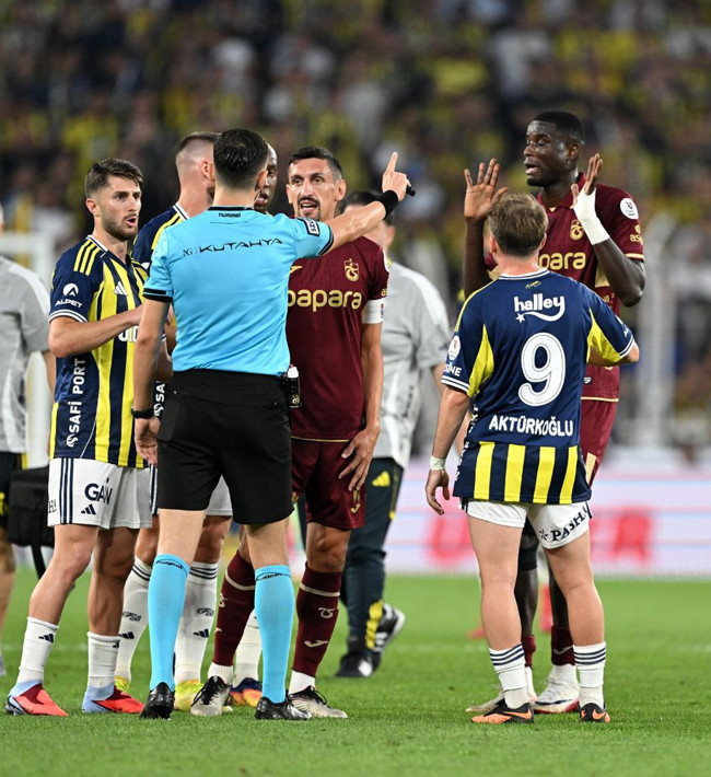 Onuachu'nun golünü iptal eden bir hakem Beşiktaş-Galatasaray derbisini yönetemez! - Resim: 2