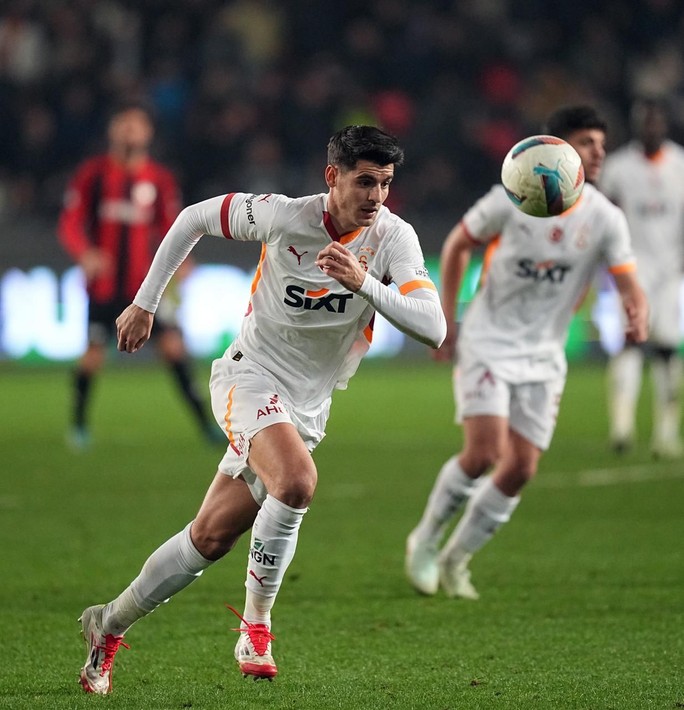 Galatasaray'ın yıldızı gemileri yaktı: Kendimi önemli hissetmiyorum - Resim: 4