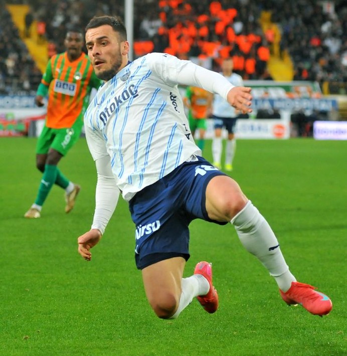 Ali Koç Belhanda'nın bir telefonuyla ilk transferini yaptı! 15 M.€ maaş 5 M.€ bonus - Resim: 6