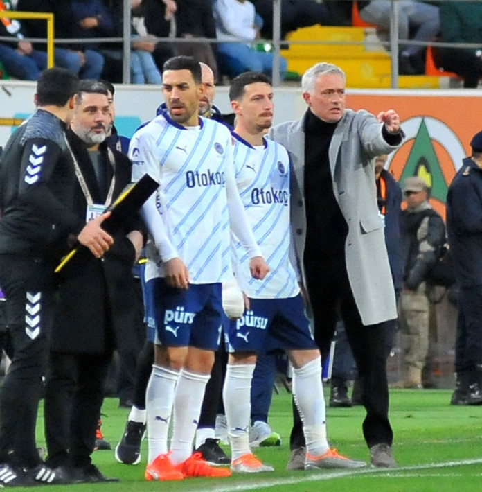 Sadettin Saran ve Tedesco'ya yıldız futbolcudan isyan: Bizi bu kadar itibarsızlaştırmayın! - Resim: 5