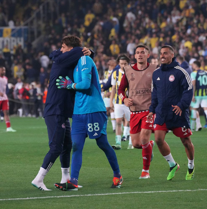 Dursun Özbek Tadic, Cengiz Ünder ve Bonucci'yi tek başına durduran kaleciyi transfer etti! - Resim: 7