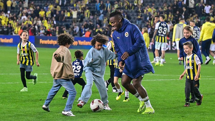 Fenerbahçe-Beşiktaş derbisinde dikkat çeken olay - Resim: 2