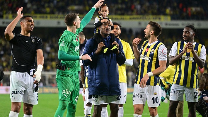 Fenerbahçe-Beşiktaş derbisinde dikkat çeken olay - Resim: 4