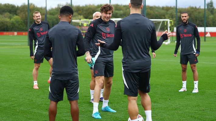 Jose Mourinho'ya Altay Bayındır'dan 'şampiyonluk' transferi! "Gelirsem onu da yanımda getireceğim" - Resim: 8