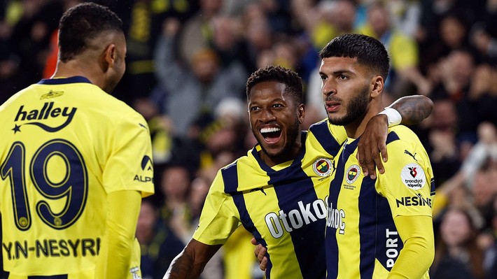 Fenerbahçe'nin yıldızı için geldiler! Beşiktaş derbisinde izlediler - Resim: 3