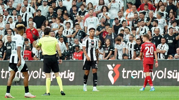 Sezon başı Hasan Arat transfer etti! Devre arasında Serdal Adalı gönderiyor, yeni adresi... - Resim: 9