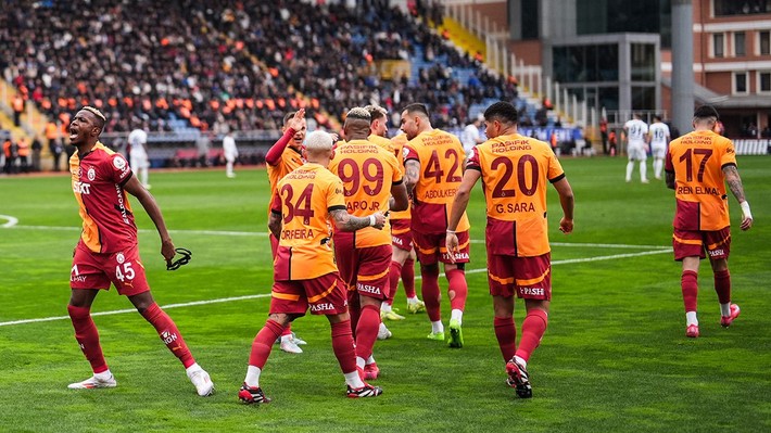 Galatasaray'da futbolcular kazan kaldırdı! Fenerbahçe örneğini gösterip kriz çıkardılar - Resim: 2
