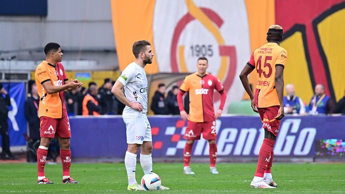 Galatasaray'da futbolcular kazan kaldırdı! Fenerbahçe örneğini gösterip kriz çıkardılar - Resim: 4